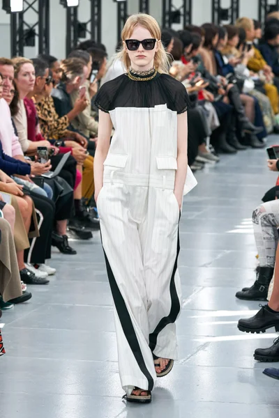Look 14